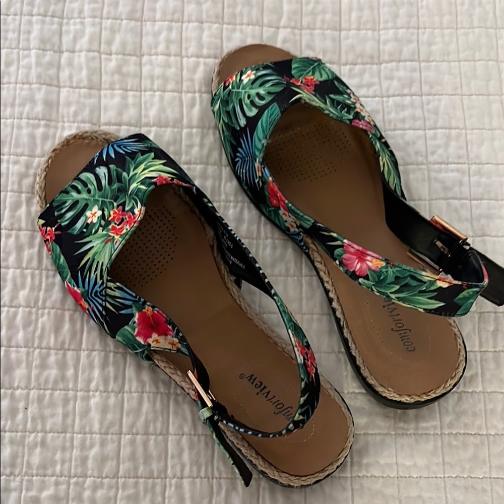 Comfortview Tropical Print Espadrilles - Black and Red